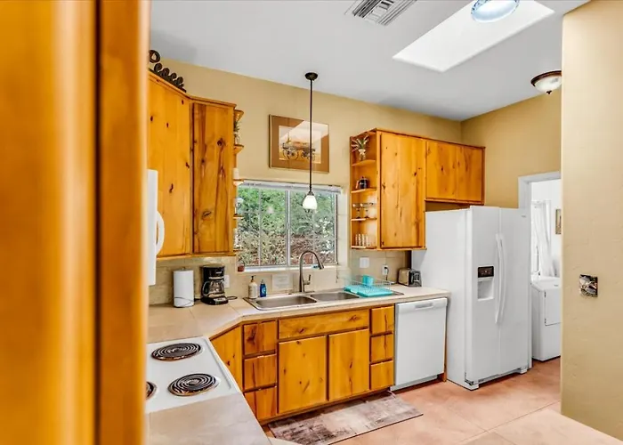 Near Mercado & Downtown - Pet Friendly - Private *