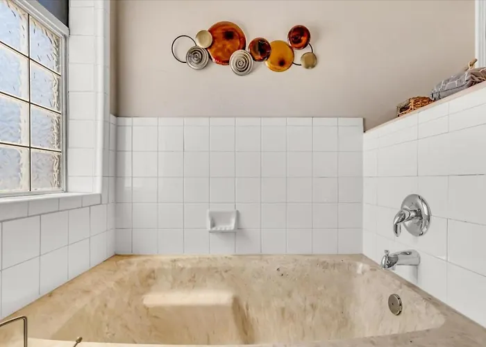 Near Mercado & Downtown - Pet Friendly - Private