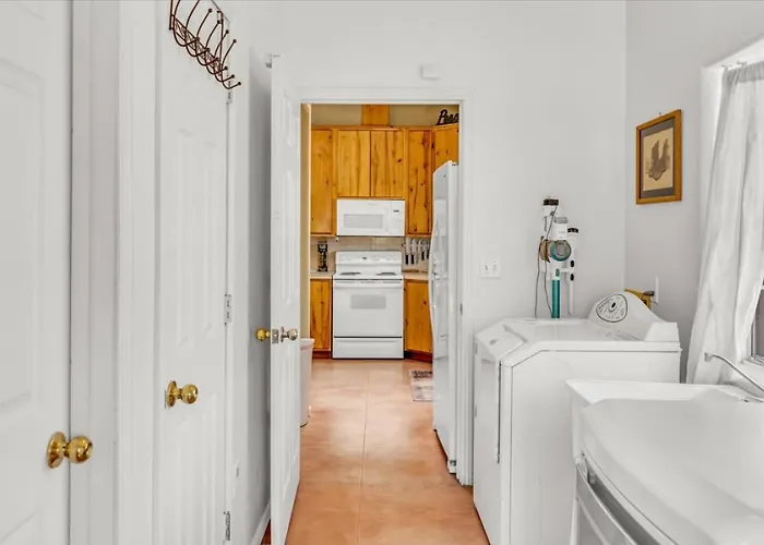 Near Mercado & Downtown - Pet Friendly - Private *