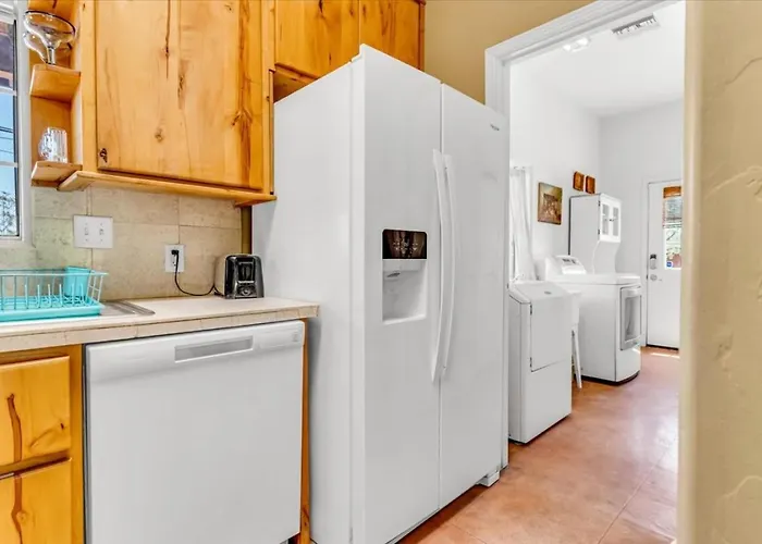 Holiday home Near Mercado & Downtown - Pet Friendly - Private *