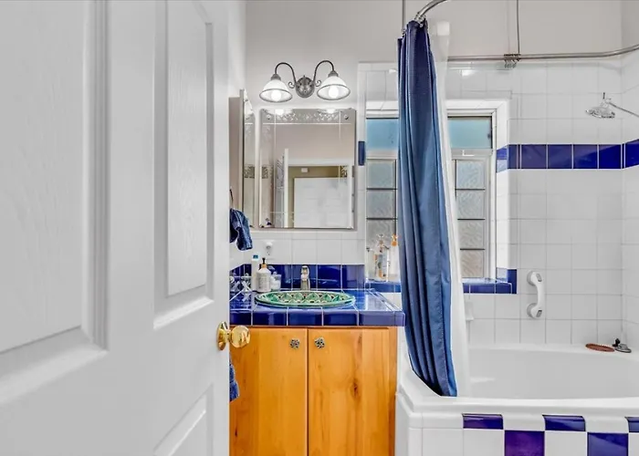 Near Mercado & Downtown - Pet Friendly - Private