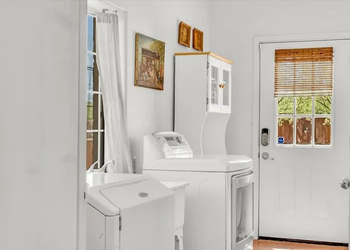 Near Mercado & Downtown - Pet Friendly - Private *